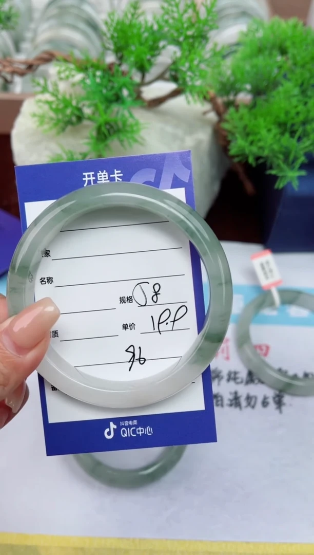 【闪购商品】石英质玉手镯未镶嵌96