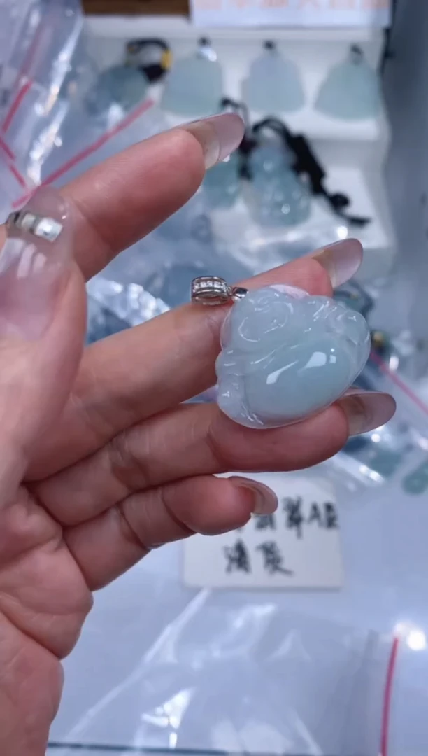 颈饰未镶嵌翡翠吊坠