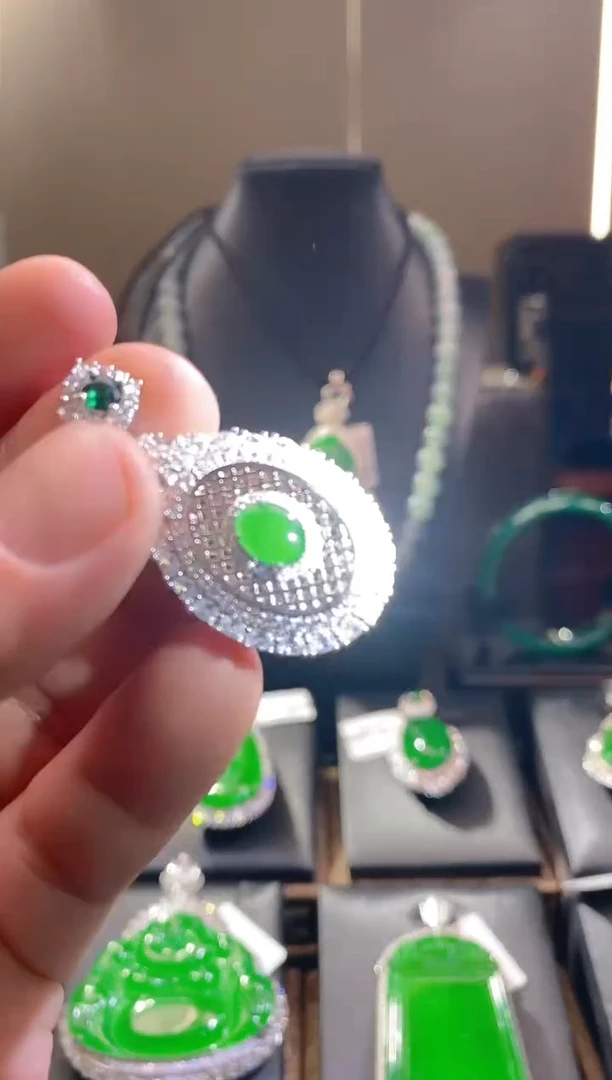 【闪购商品】翡翠颈饰未镶嵌翡翠吊坠