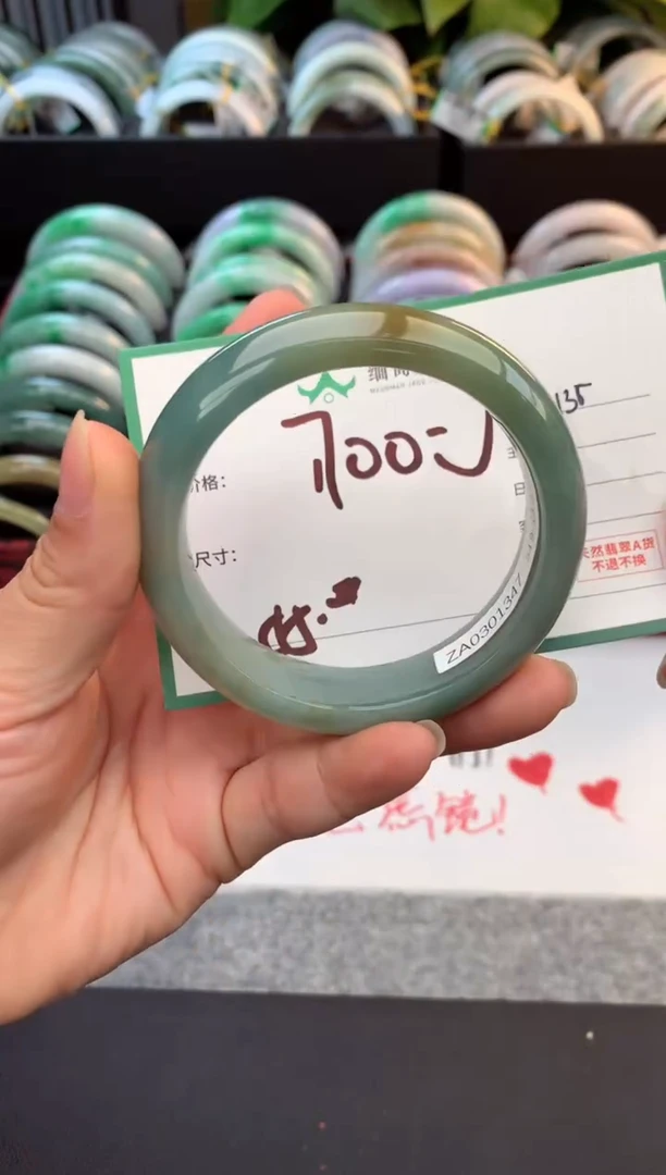 未镶嵌定制翡翠毛货需精细抛光+多人