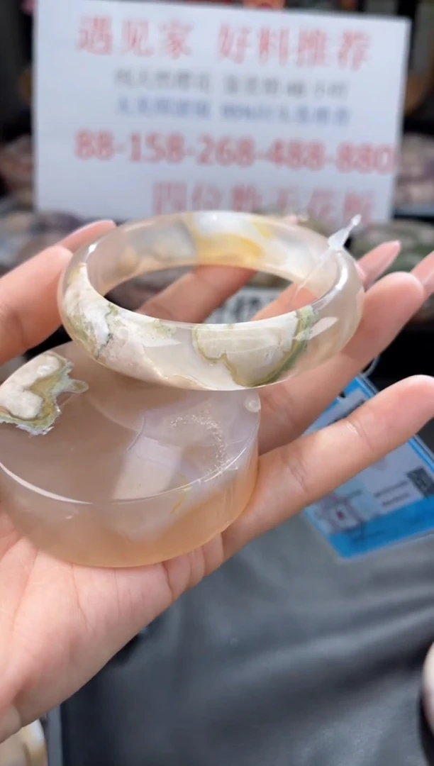 【闪购商品】石英质玉手镯未镶嵌60