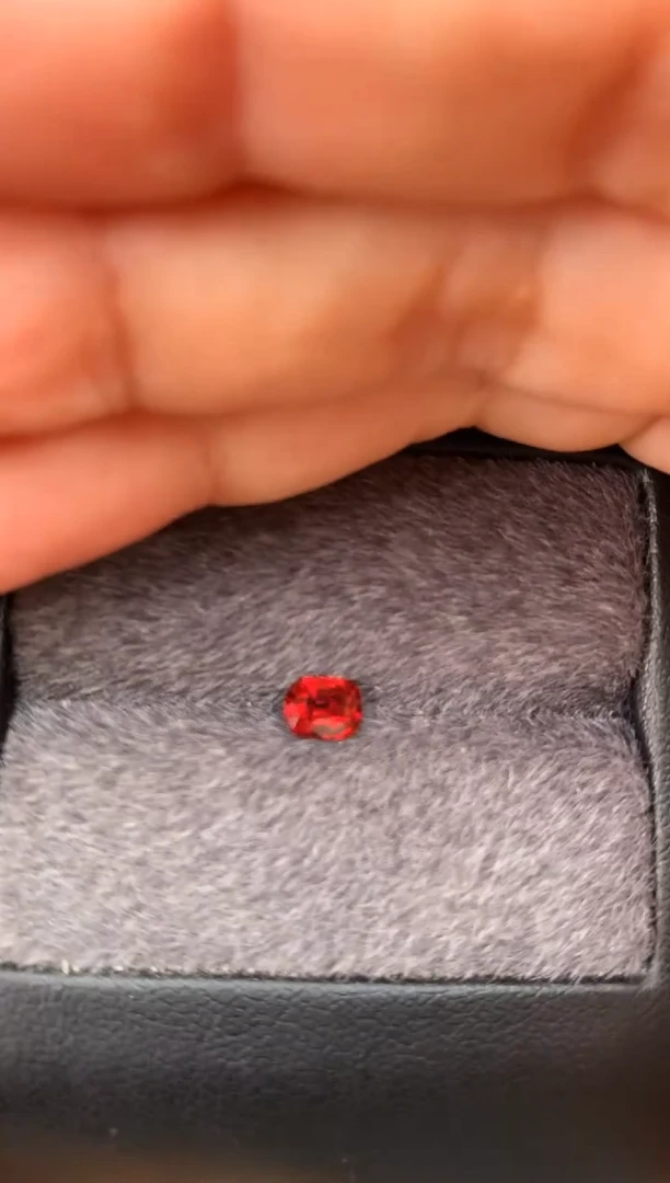 未镶嵌裸石定制尖晶石枕型 焦糖色调 0.60ct