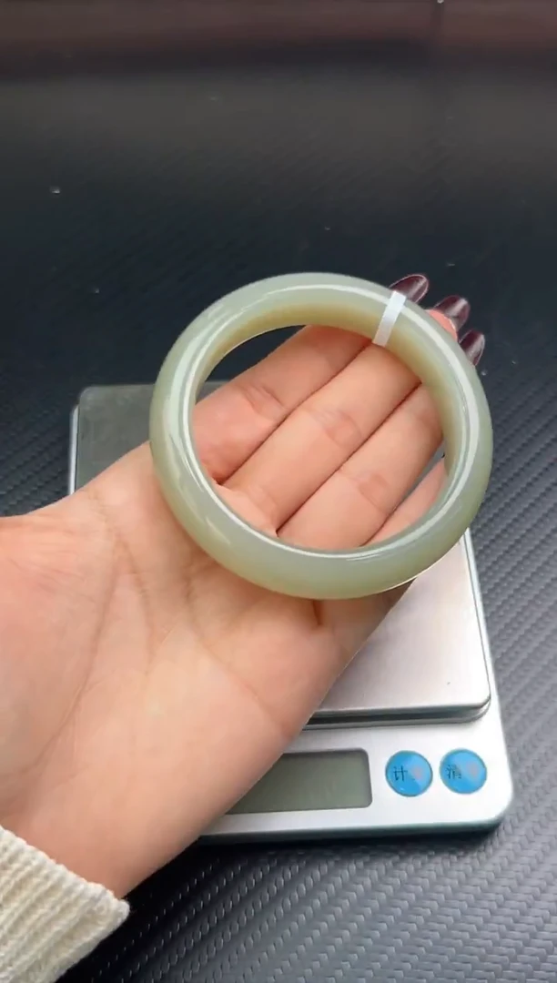 未镶嵌手镯和田玉且末近矿微色差55+