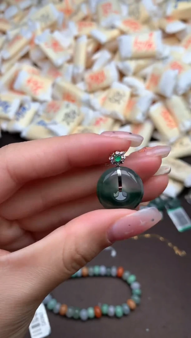 【闪购商品】翡翠挂件18K金镶嵌 —