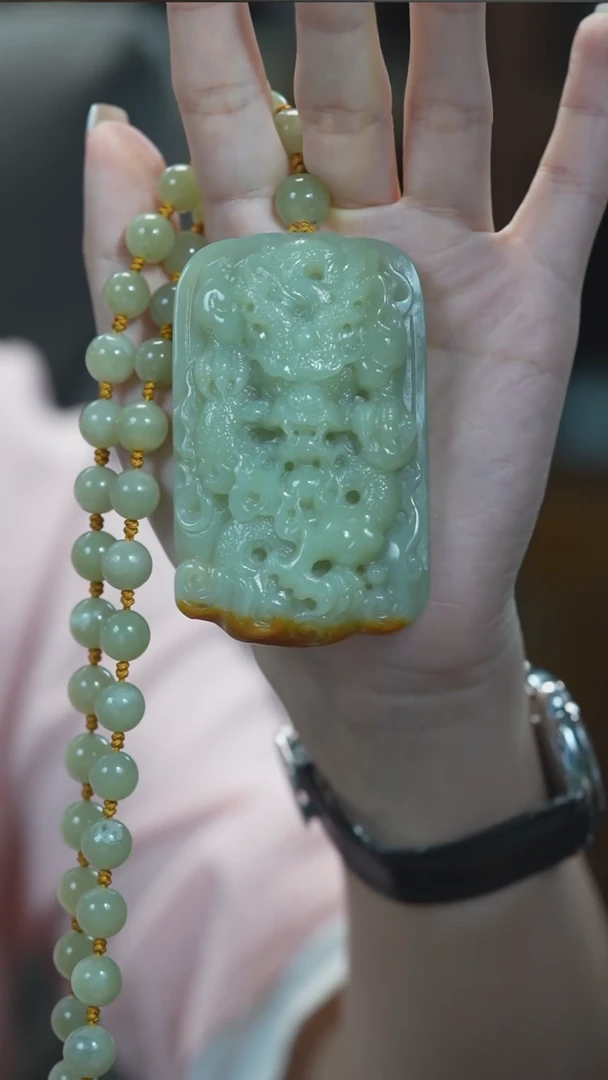 颈饰未镶嵌和田玉龙牌