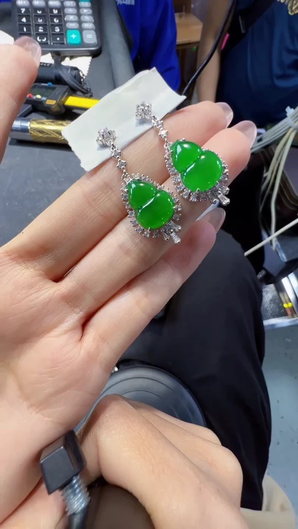 【闪购商品】定制翡翠未镶嵌耳钉1