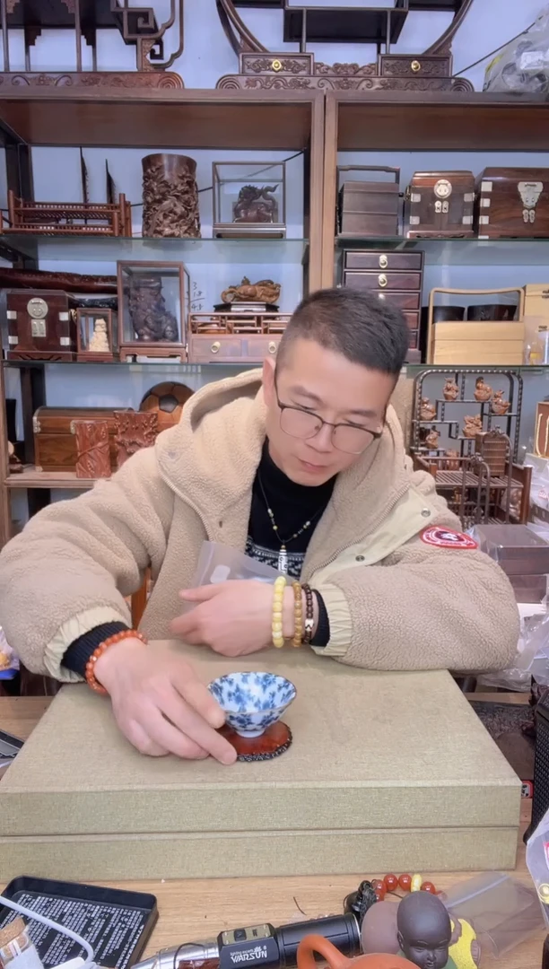 【闪购商品】乌木类书架631缅甸花梨瘿木手工随形杯垫