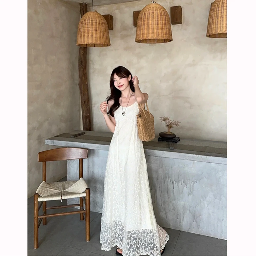 高级感气质v领刺绣吊带连衣裙2025夏季新款韩版高腰中长裙法式