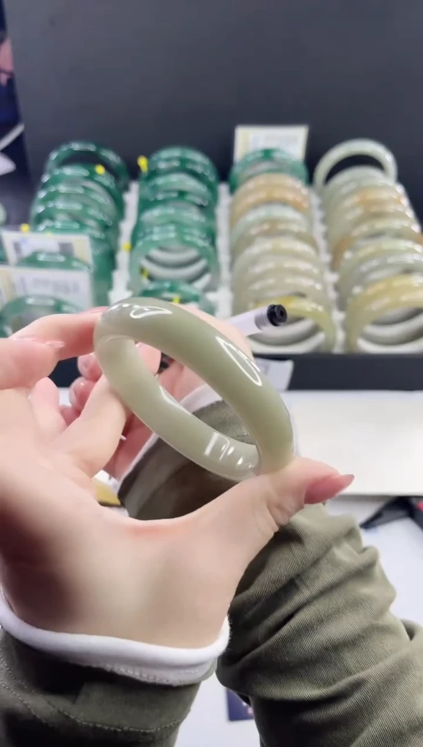 未镶嵌手镯石英质玉多样性发货V48