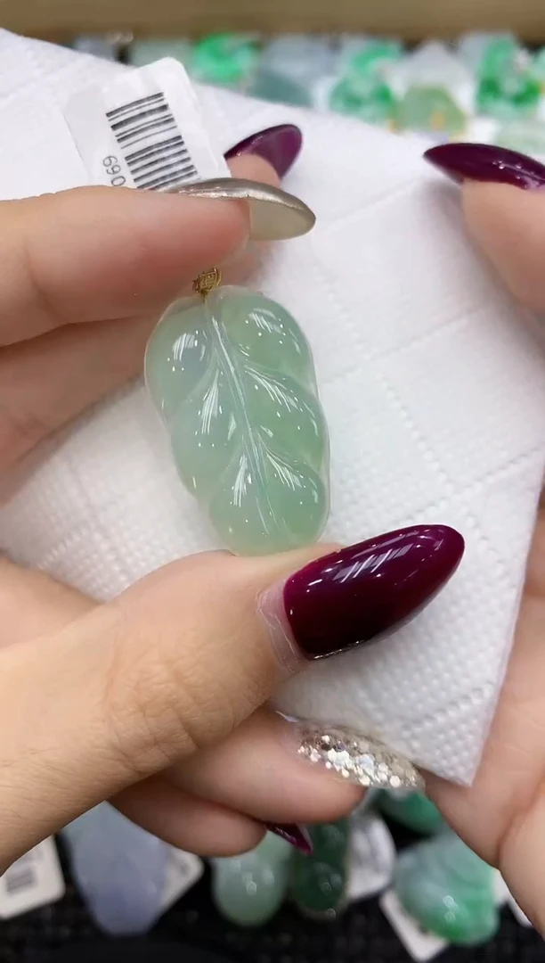 翡翠18K金镶嵌颈饰111111111111