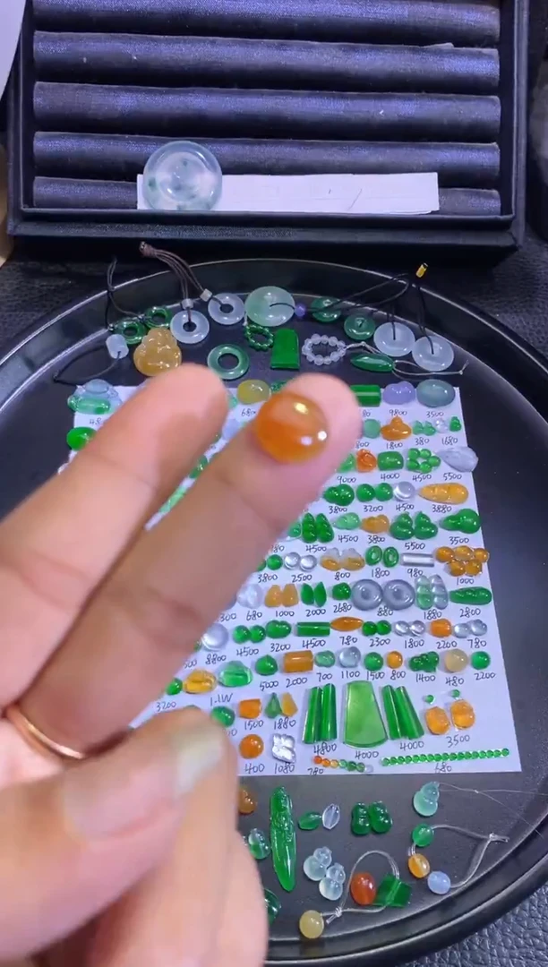 未镶嵌挂件翡翠蛋面