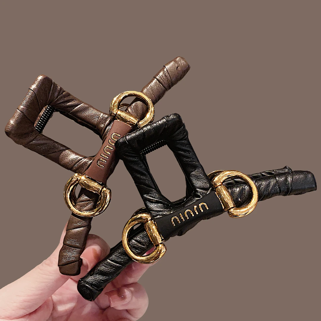 2025新款字母标大号抓夹女韩系高级感气质发抓后脑勺盘发鲨鱼夹子