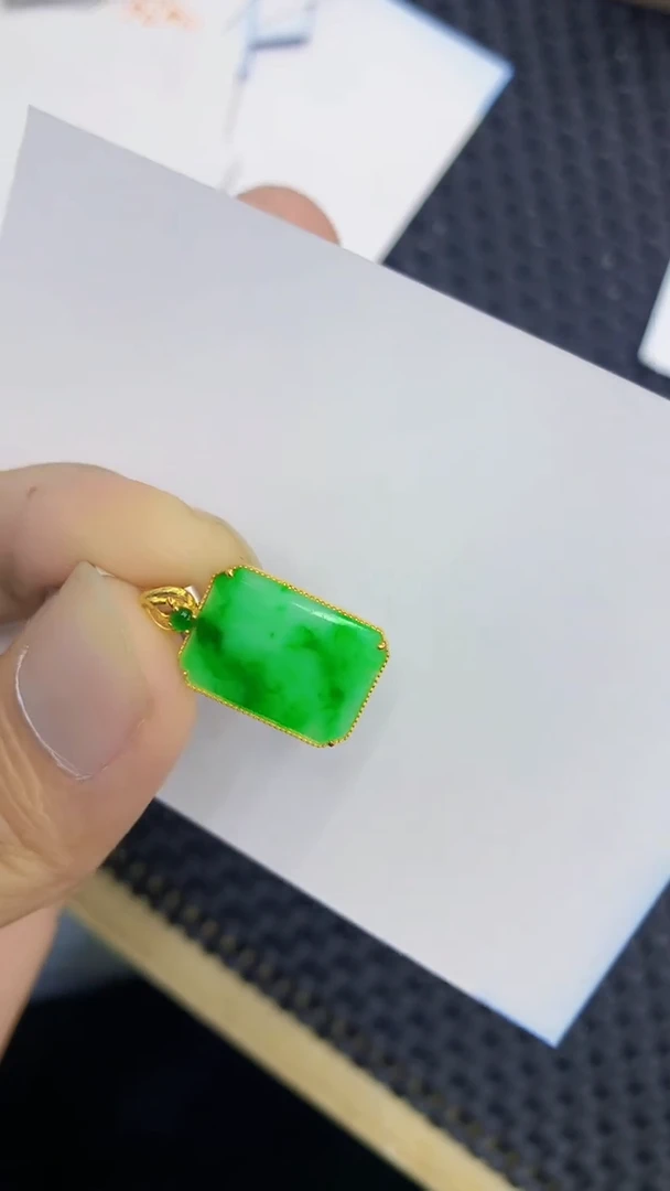 翡翠18K金镶嵌吊坠(不含链)1