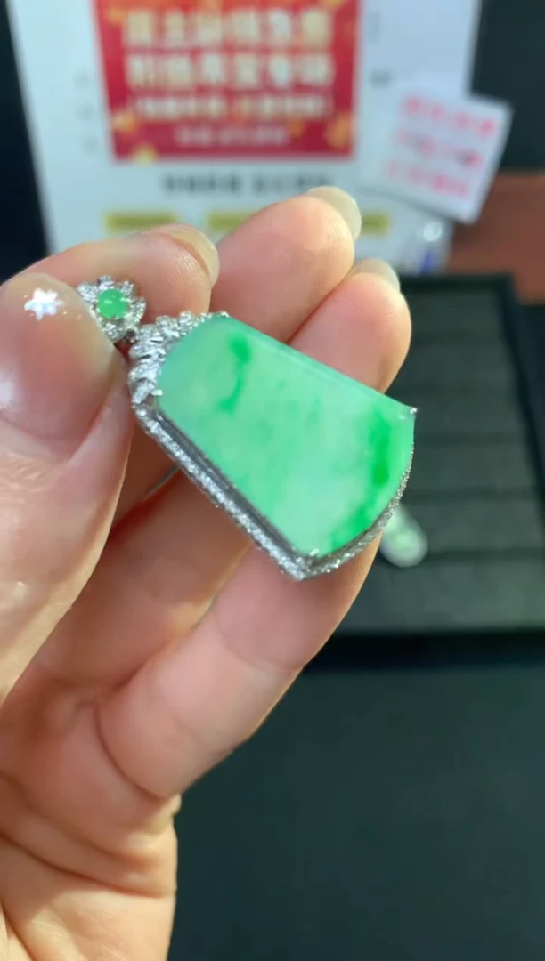 翡翠18K金镶嵌吊坠(不含链)无事牌不退不换|6800+0