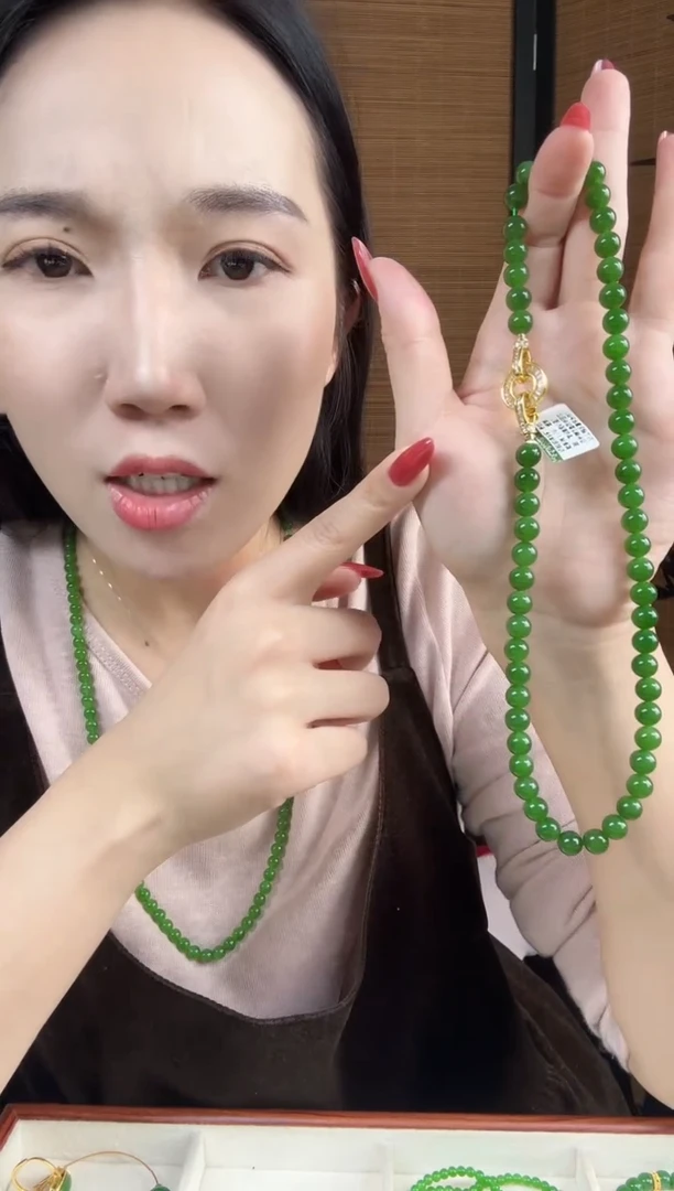 颈饰未镶嵌和田玉（碧玉）X***.8阳绿无矿锁骨链