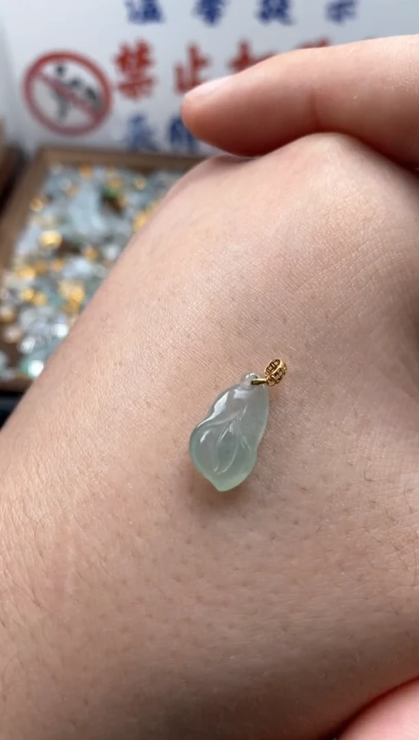 【闪购商品】翡翠颈饰未镶嵌哥哥
