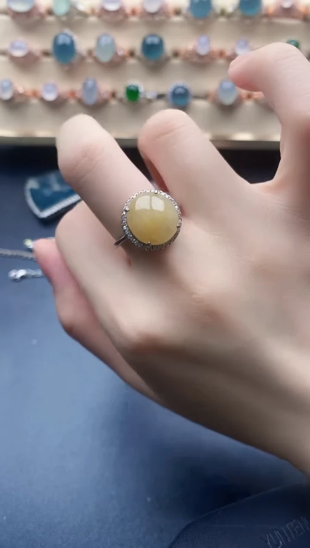 翡翠戒指未镶嵌一物一证一礼盒