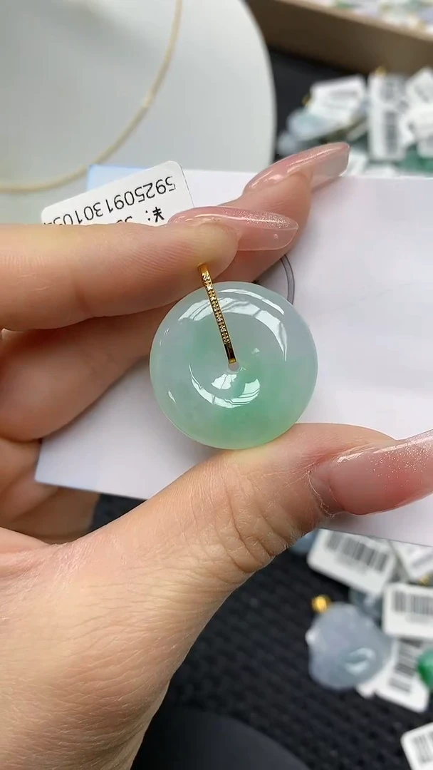 颈饰18K金镶嵌翡翠a货支持复检百元以上9元证书费自理