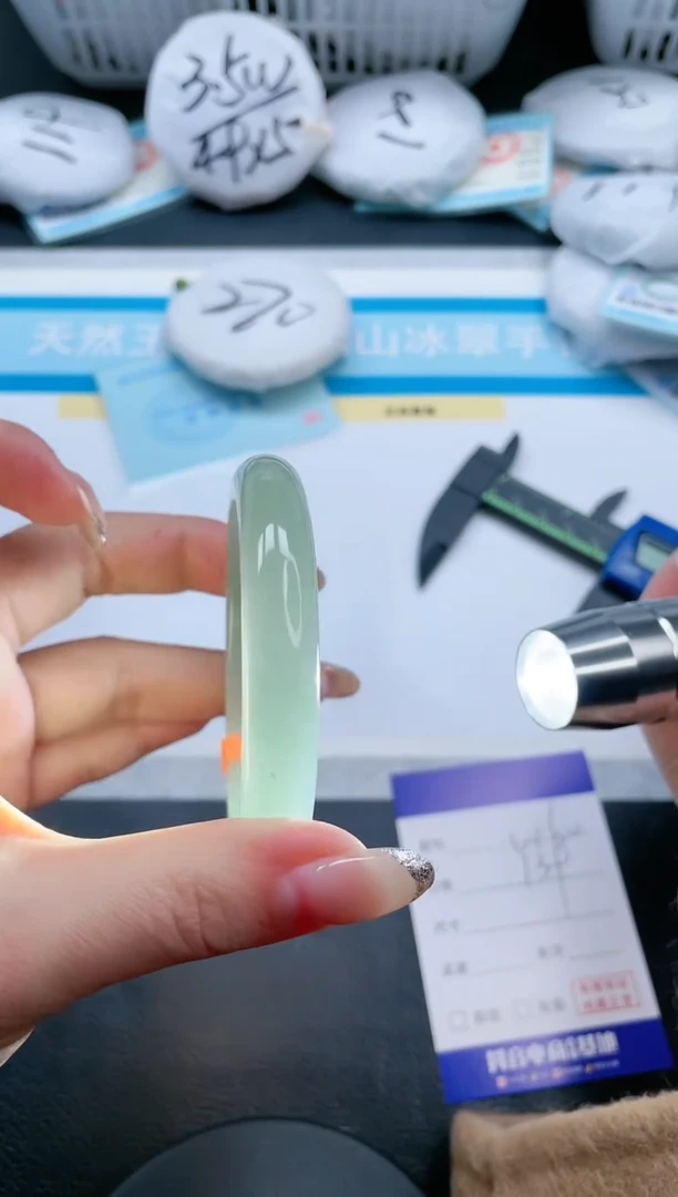 【闪购商品】石英质玉手镯未镶嵌14V150-56