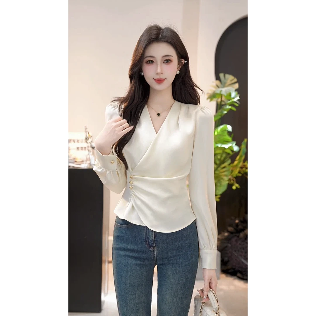 YUANLIANSU/圆脸酥【冰白海屿】设计感缎面长袖打底衬衫女V领上衣