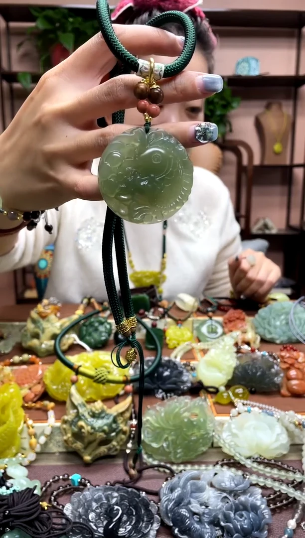 未镶嵌岫玉吊坠·