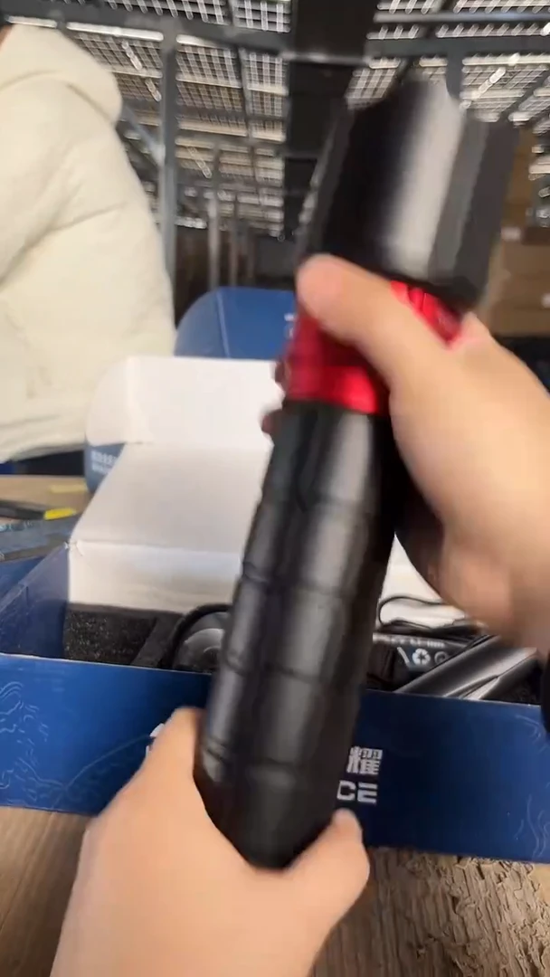 【福利微瑕】F2巨无霸手电筒四色激光炮-超大电池