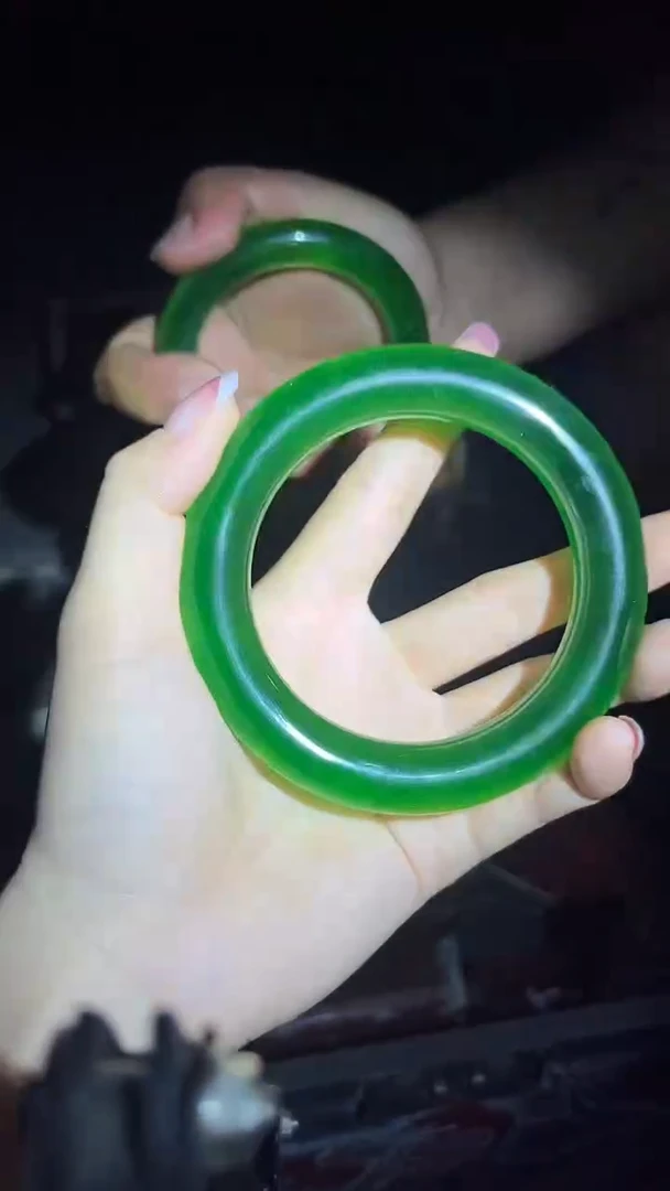 和田玉手镯未镶嵌手镯.1只.圆.粗.绿