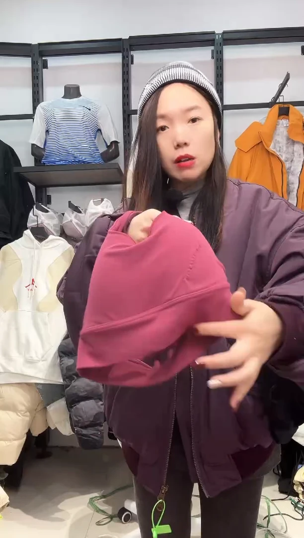 2370   编码  瑕疵直播间过款为准 尺码  ·  s