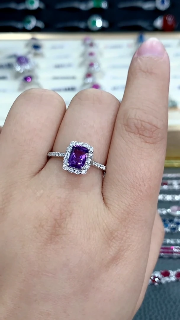 戒指彩色蓝宝石18K金镶嵌1.85克拉