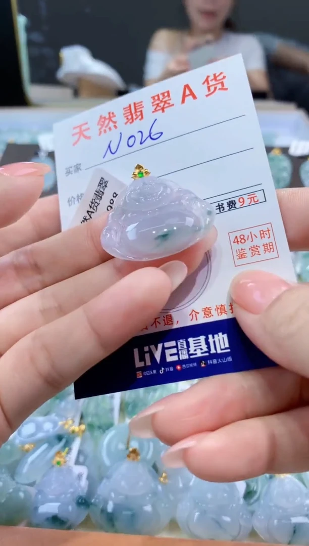 颈饰18K金镶嵌翡翠天然翡翠A货挂件