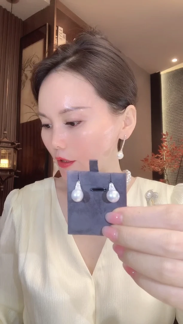 18K金镶嵌耳饰海水珍珠D87