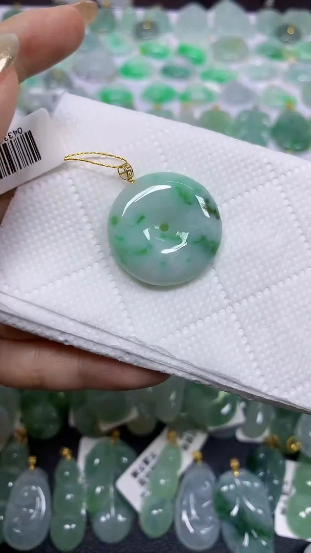 颈饰18K金镶嵌翡翠天然翡翠A货