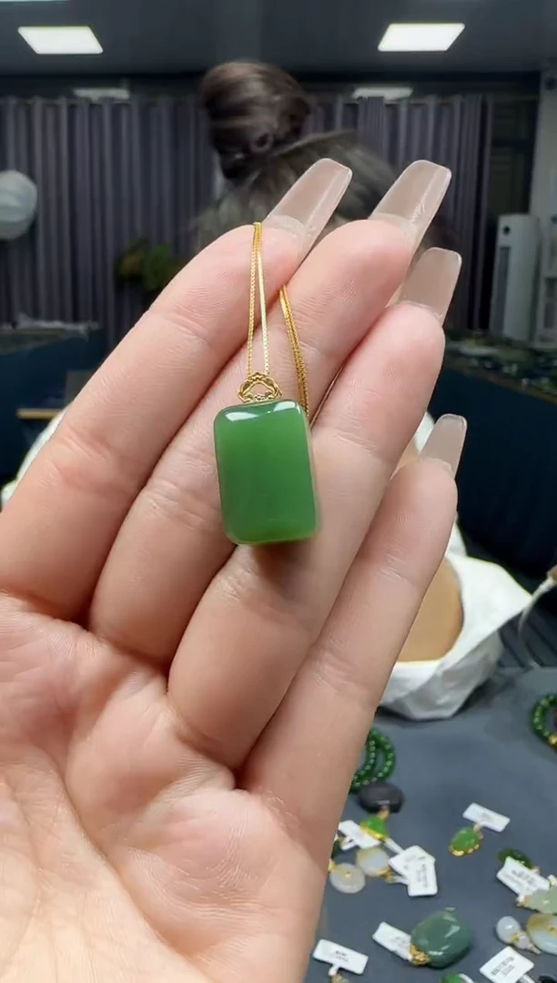【闪购商品】和田玉挂件18K金镶嵌1
