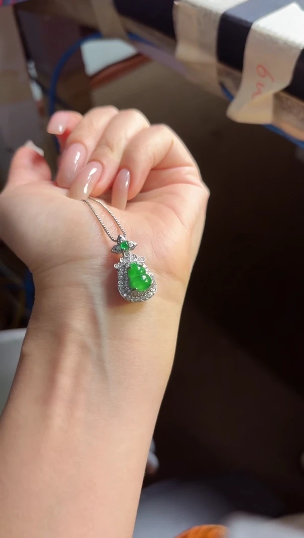 翡翠未镶嵌颈饰100717757 随机发仅一件