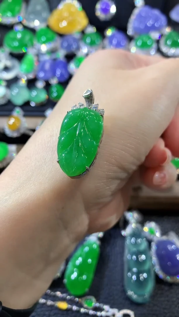 吊坠(不含链)18K金镶嵌翡翠C78