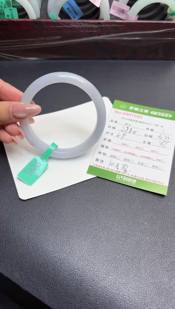 翡翠手镯未镶嵌多人