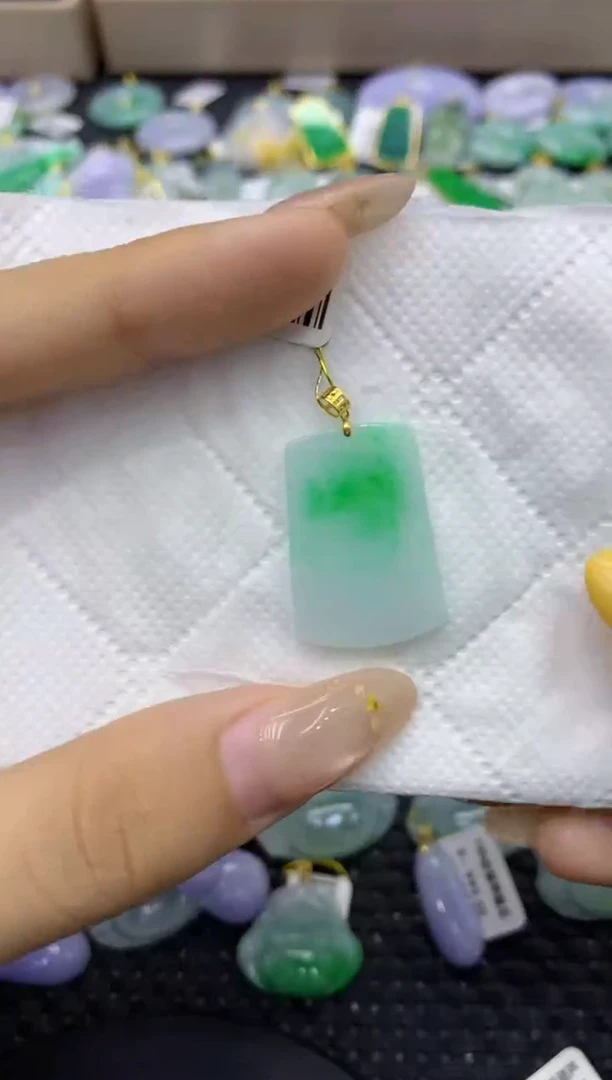 颈饰18K金镶嵌翡翠天然缅甸翡翠A货