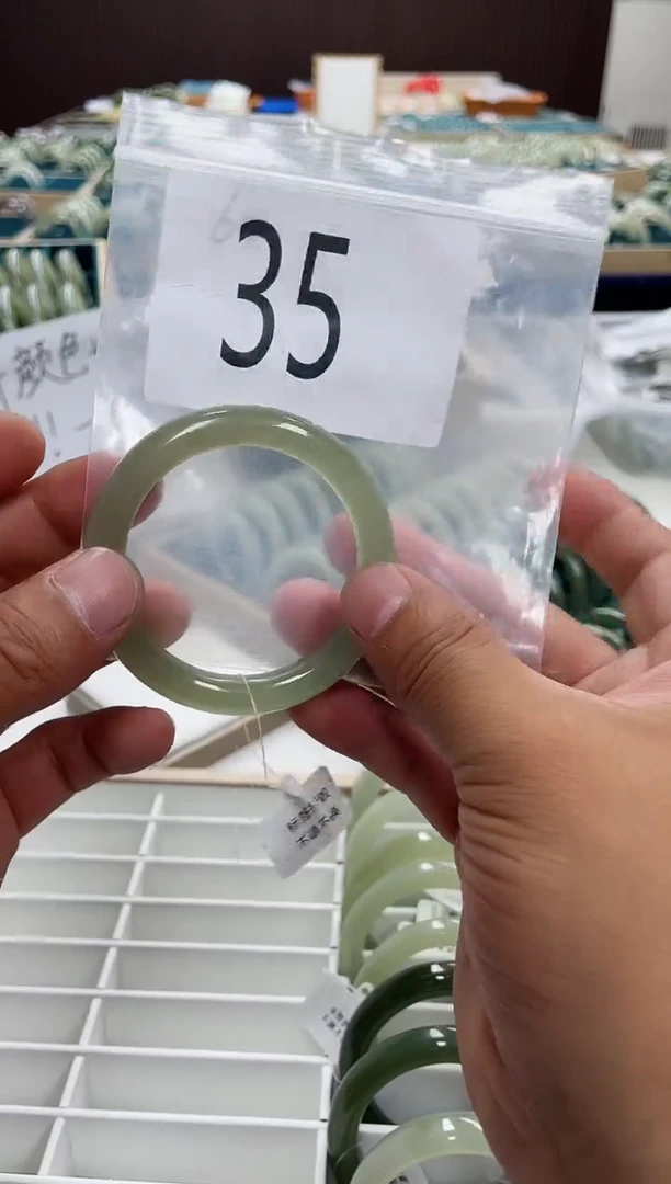 和田玉手镯未镶嵌和田玉手镯 53.5圈口 35号