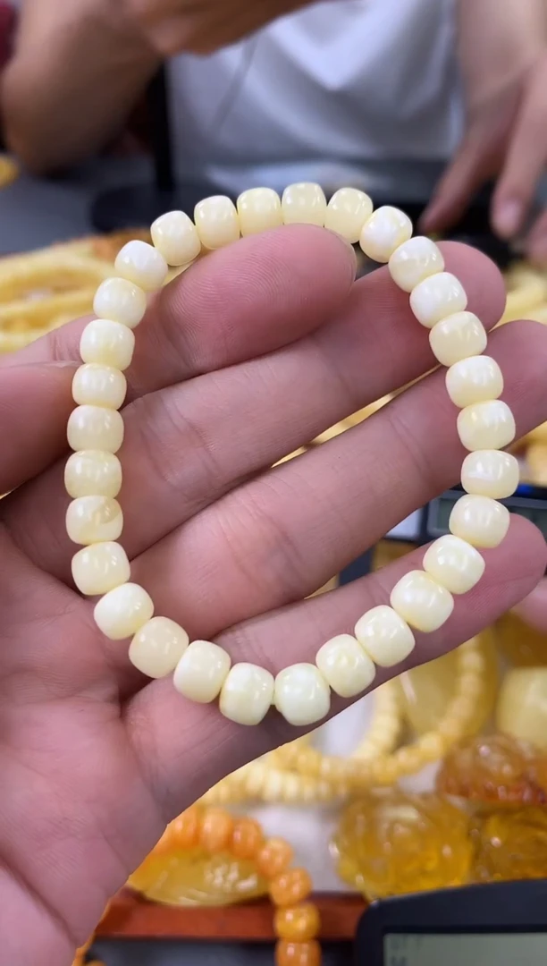 【闪购商品】琥珀裸石未镶嵌手串