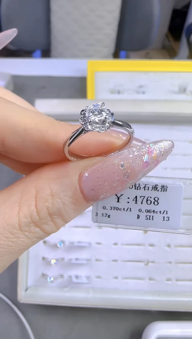 18K金镶嵌戒指/指环钻石三**行395800