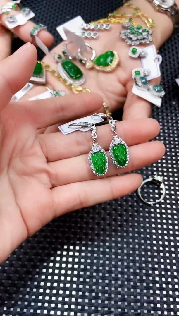 【闪购商品】翡翠耳饰未镶嵌111111111