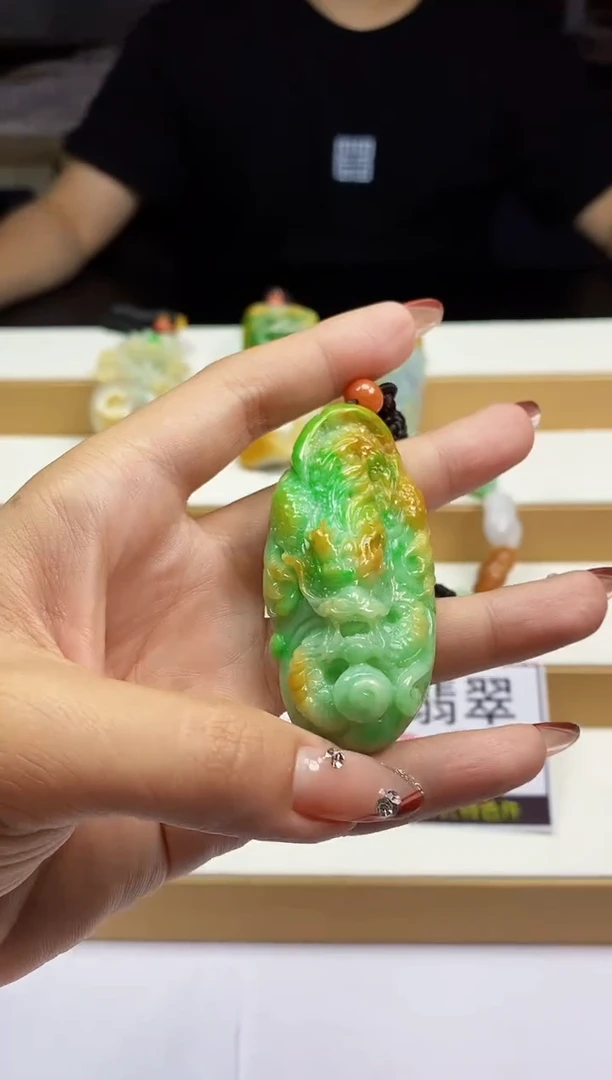 翡翠未镶嵌颈饰翡翠A货