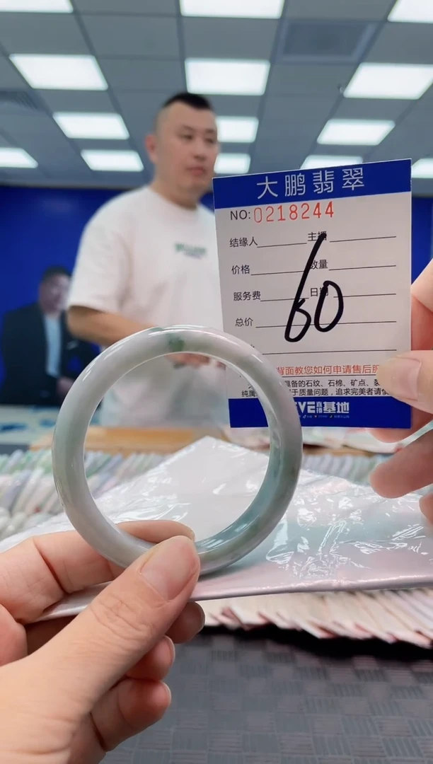 翡翠手镯未镶嵌AAAAAAAA