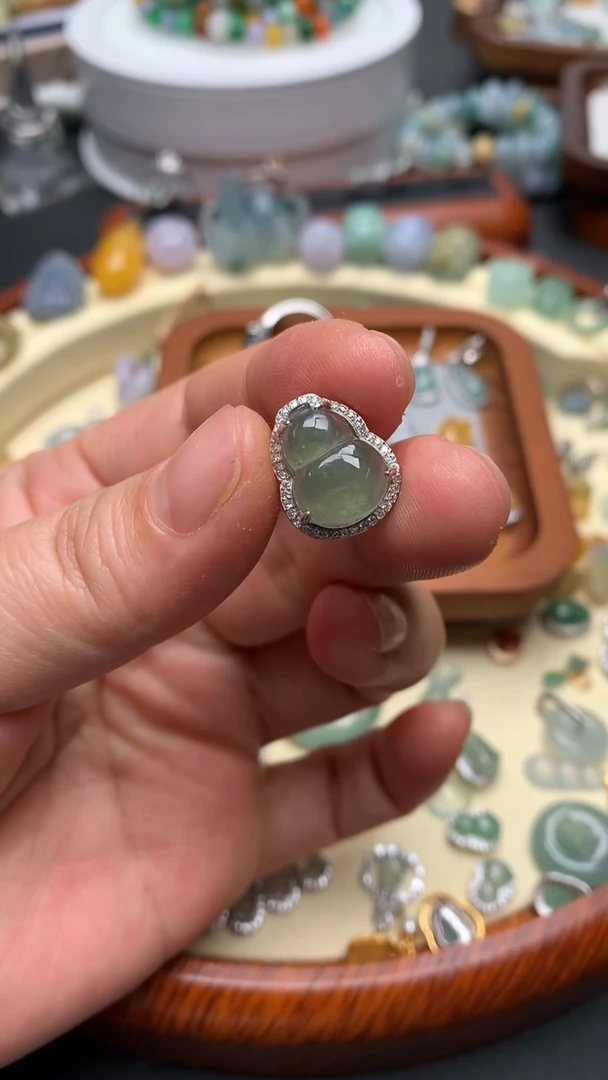 【闪购商品】翡翠颈饰银S925镶嵌翡翠镶嵌葫芦