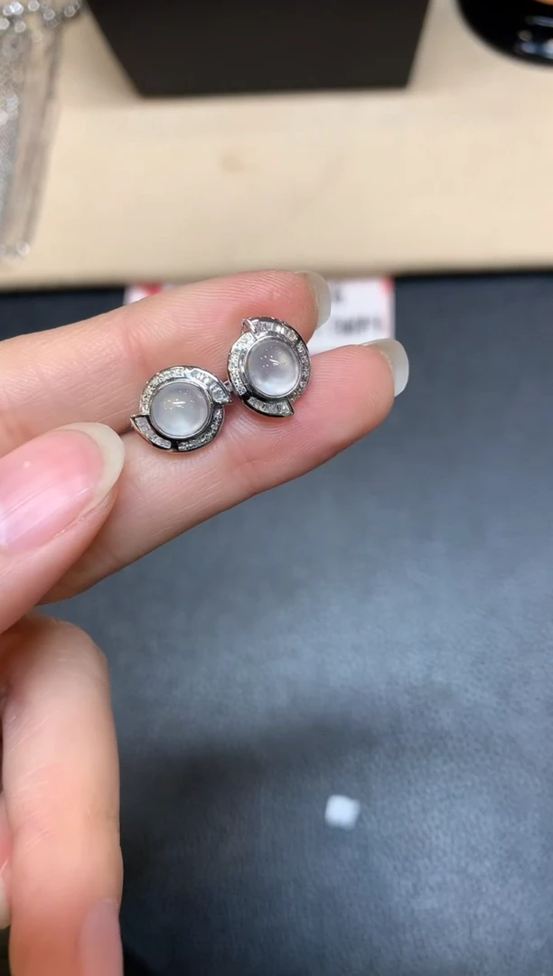 【闪购商品】翡翠耳饰18K金镶嵌【无鉴赏期