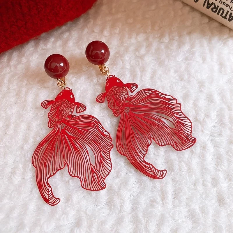 铜合金耳饰 2024新年锦鲤红色耳环女新款轻奢高级感耳钉秋冬耳饰.
