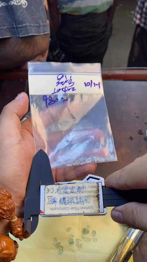 未镶嵌定制翡翠?***语毛货需精细抛光