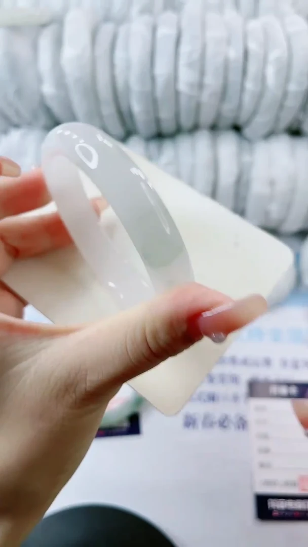 【闪购商品】石英质玉手镯未镶嵌0833681088-多样性发货