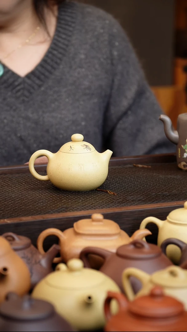 茶壶紫砂M****辉微瑕堆绘