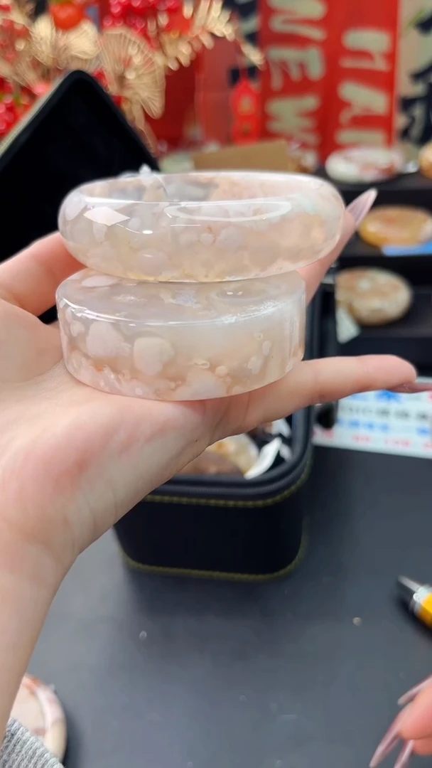 【闪购商品】石英质玉手镯未镶嵌赠送镯心（65圈口）